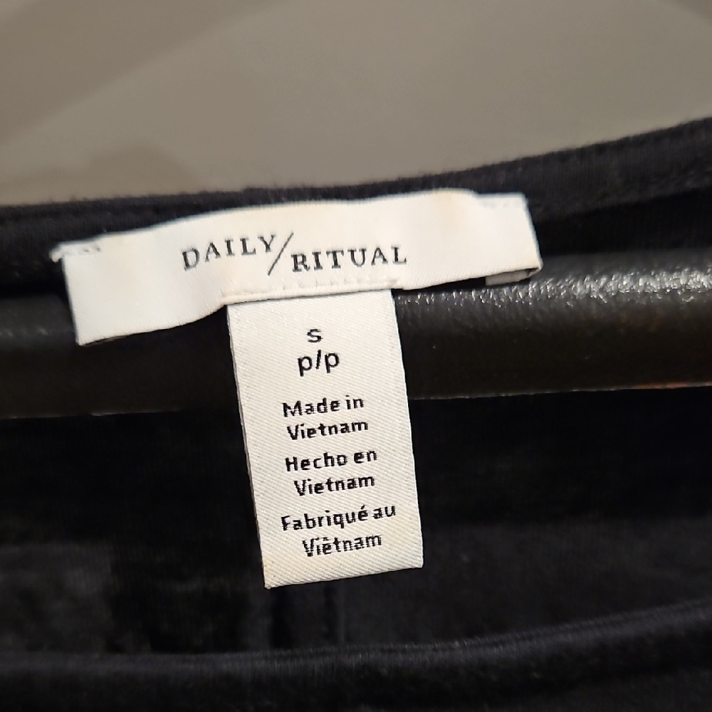 Daily Ritual Black Tank Top - Picture 2 of 3